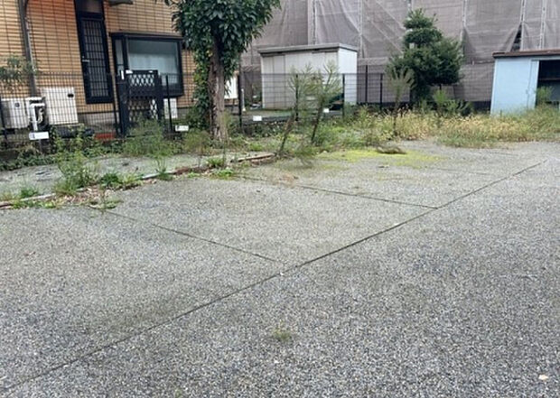 【その他設備】敷地内には、散水栓や立水栓があります。水道水を直接利用できるため、水を運ぶ手間を省くことが出来ます。大量の水を必要とする洗車作業や清掃などに役立ちます。その他設備とあわせて、現地でご確認ください。