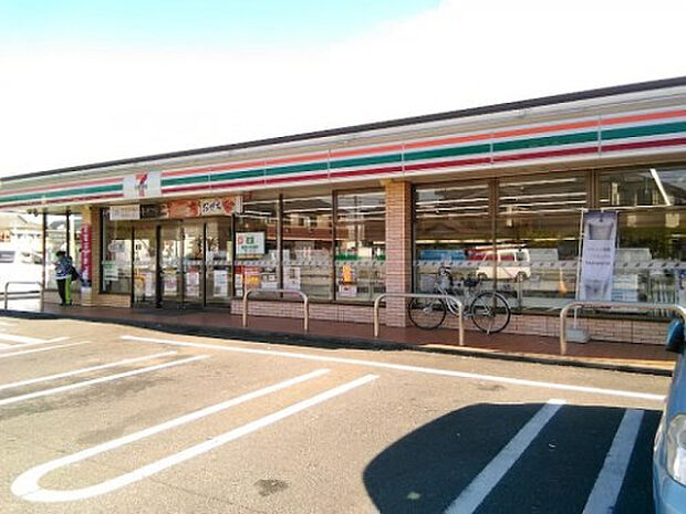 セブンイレブン 八王子富士森公園北店(約152m)