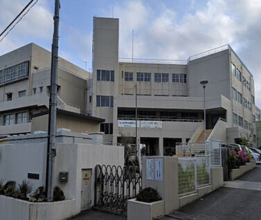 戸室小学校 913m(徒歩12分)