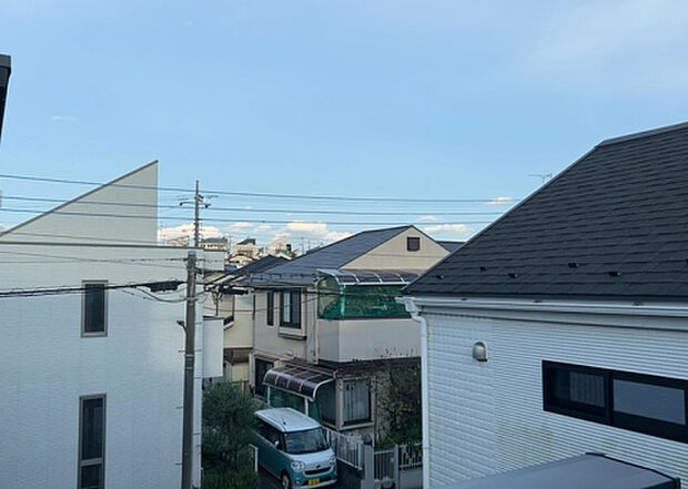 【物件からの展望】眺望を気にして物件を探す場合、前面に建物が建っていないか現地で確認しましょう！前面に建物があると景色はもちろん、日当たりや風通しにも影響が出てきます。住んだ時のことを想像しながら現地見学をしましょう。