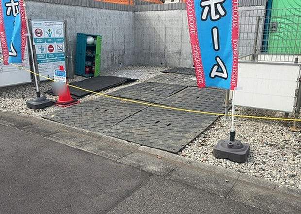【駐車場_2】駐車場と明記されていても、最小スペースでつくられた駐車場だと大型車は駐車できなかったり、出入りしにくくなったりする可能性があります。お車のサイズと購入したい物件の駐車場のサイズを現地で確認しましょう。