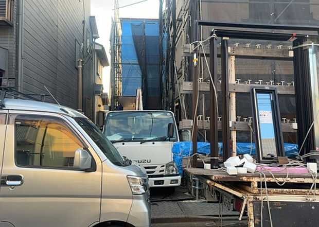 【その他設備】敷地内には、散水栓や立水栓があります。水道水を直接利用できるため、水を運ぶ手間を省くことが出来ます。大量の水を必要とする洗車作業や清掃などに役立ちます。その他設備とあわせて、現地でご確認ください。