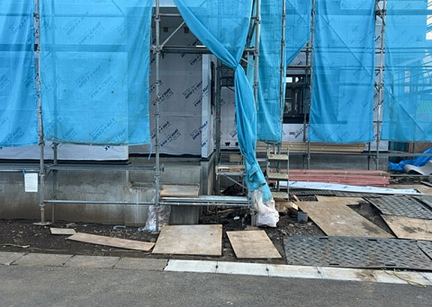 【その他設備】敷地内には、散水栓や立水栓があります。水道水を直接利用できるため、水を運ぶ手間を省くことが出来ます。大量の水を必要とする洗車作業や清掃などに役立ちます。その他設備とあわせて、現地でご確認ください。