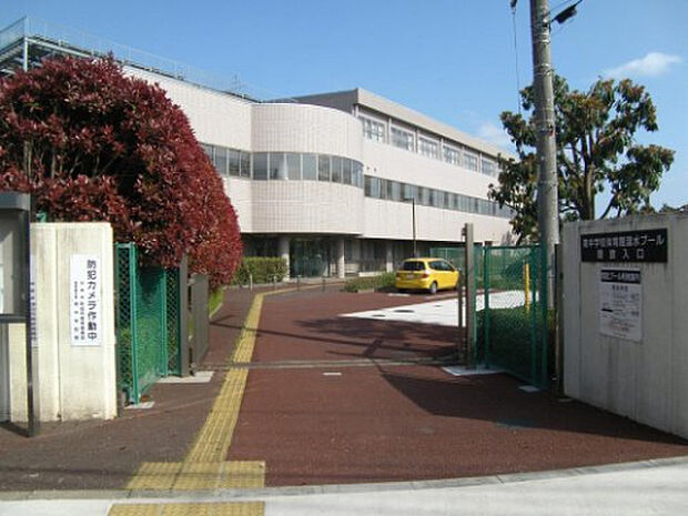 南中学校(約788m)