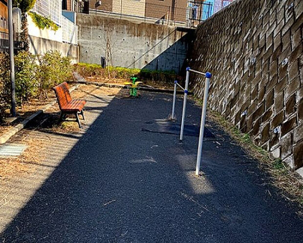成瀬1丁目すこやか公園(約425m)