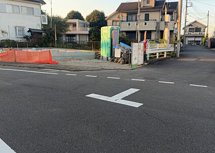 前面道路含む現地写真_3