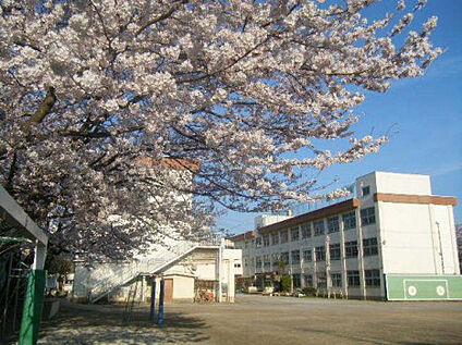 第二小学校 672m(徒歩9分)