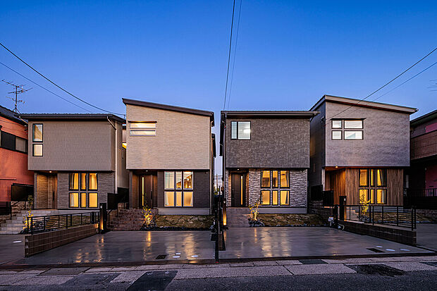 T-1、T-2、T-3、T-4／親水コートの外壁は雨で汚れを洗い流してキレイをキープ！石積み柄でアクセントをプラスし、日照によって変化する表情豊かな外観デザインの住まい。