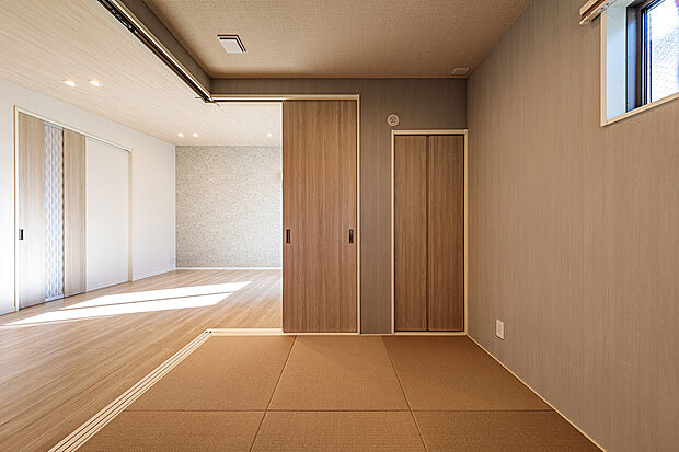 【和室】T-2／日々の暮らしに安らぎ与えてくれる和の空間。来客用とし活躍。お子様のお昼寝や遊び場にも最適です。