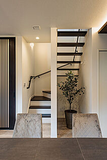 上部ストリップ階段