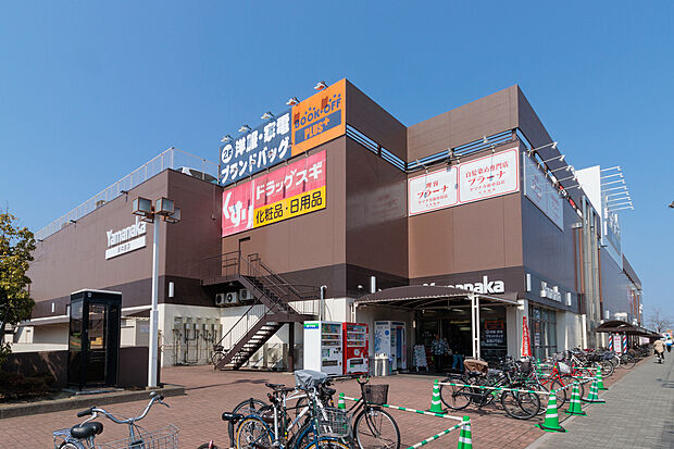 ヤマナカ（約640m）