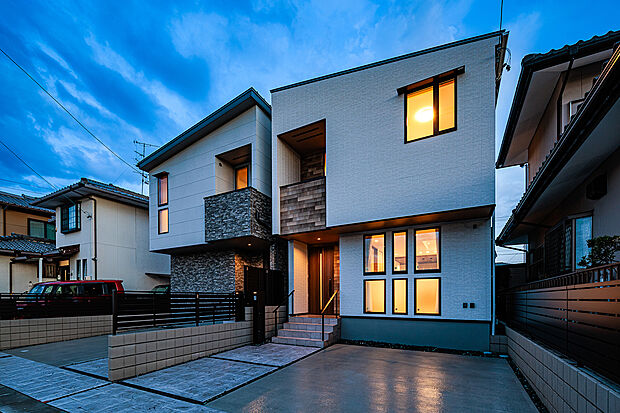 【外観】T-2、T-1／夜間外観