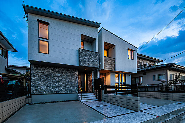 【外観】T-2、T-1／夜間外観