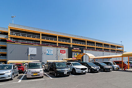 MEGAドン・キホーテUNY 560m(徒歩7分)