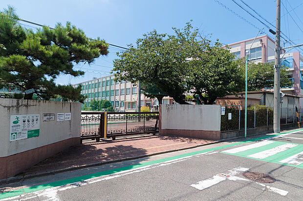 稲西小学校（約880m）
