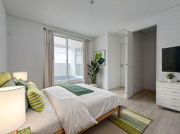 【寝室】ゆったりとした安らげる主寝室。リラックスできる空間で1日の疲れを癒してください。