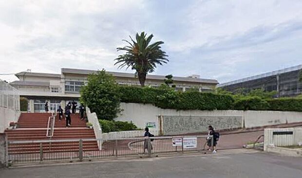 粕屋町立粕屋中学校(約1,822m)