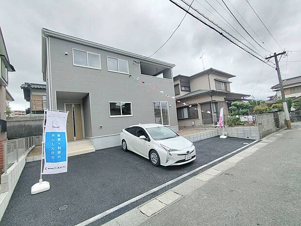 【外観3】庭先に空きスペースあり、将来は3台目の駐車場に