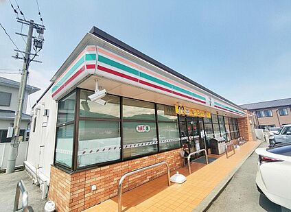 セブンイレブン須恵新原店 696ｍ