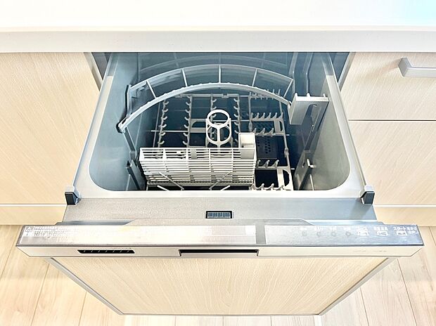【食器洗浄乾燥機】家事の時短に繋がる食器洗い乾燥機です。家族時間を増やすことができますね。※写真は同一タイプ、同一仕様