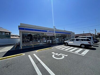 ローソン豊山町伊勢山店  約700m(徒歩9分)