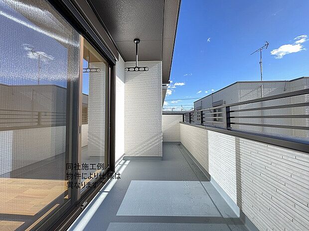 【バルコニー】南向きのバルコニー♪太陽の光いっぱい浴びた洗濯物が気持ちがいいですね。