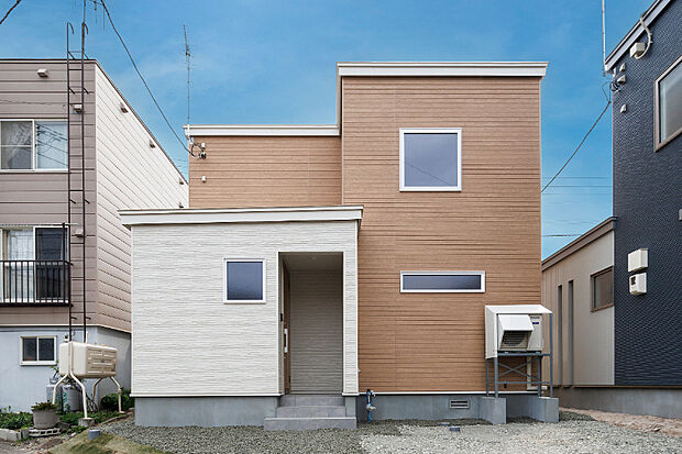 【外観】
札幌市西区発寒13条5丁目に登場、全2棟の新築戸建です。2路線3駅利用可能で、利便性の良い環境が魅力です。