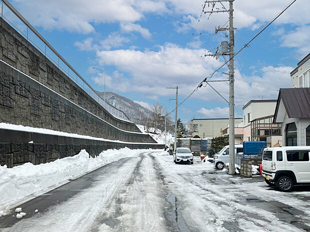 【現地写真】
豊かな自然を感じられるロケーションも魅力。季節の移ろいを感じながらのびのびと暮らせる環境です。
（2025年12月撮影）