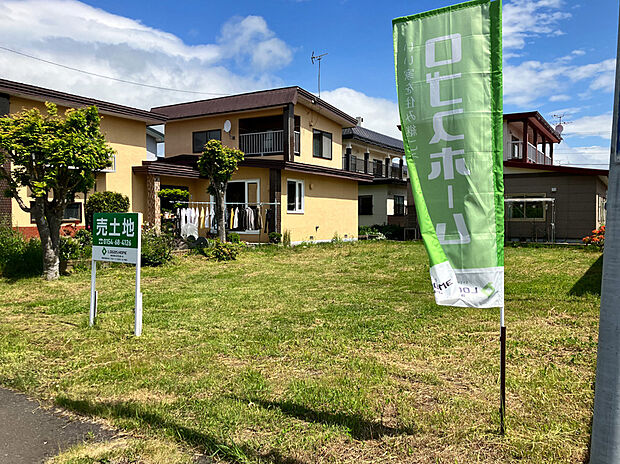 【現地写真】
敷地内には車種により2台分のカースペースも確保。お車の複数台所有や来客時にも便利です。
(2025年10月撮影）