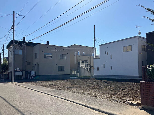 【現地写真】
JR「新川」駅まで徒歩約9分と通勤・通学、お出掛けに便利な立地。南北線のご利用も可能です。
（2025年12月撮影）