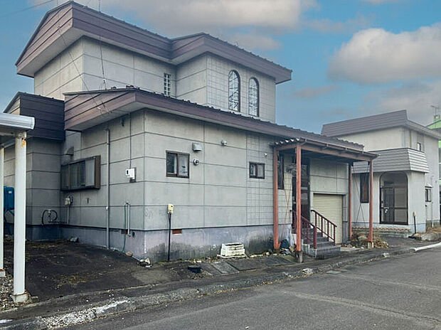 【現地写真】
現在古家がございますが、解体後更地でのお引き渡しになります。解体費用がかからず、スムーズに建築を始められます。
（2025年12月撮影）