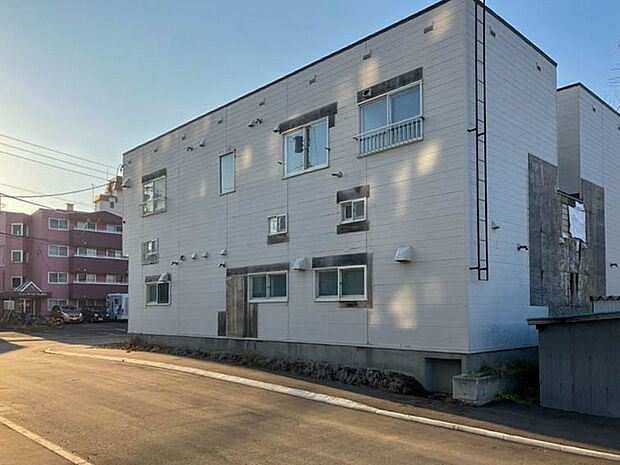 【現地写真】
徒歩圏内には教育機関や生活利便施設が揃い住環境良好。子育てにも優しい立地です。
（2025年11月撮影）