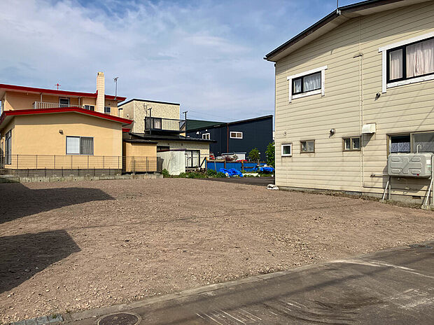 【現地写真】
JR函館本線「五稜郭」駅まで徒歩約23分。最寄りバス停まで徒歩約4分でご利用いただけます。
(2026年5月撮影)