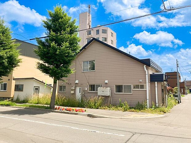 【現地写真】
42坪超のゆとりある土地面積で、ご家族の暮らしに合わせた住まいづくりをご検討いただけます。
（2026年7月撮影）