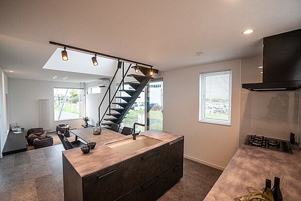 【【キッチン】】家事の負担を減らしてくれる食洗機付き。食品のストックなどに便利なパントリー付きも嬉しいですね。