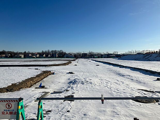 【【現地写真】】お引渡しは2025年8月頃になります。ぜひお気軽にお問い合わせください。
(2025年2月撮影)