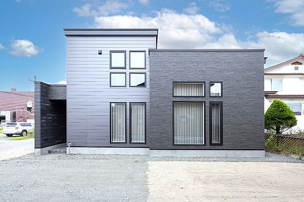 【【外観】】周辺は交通量の少ない落ち着いた住宅街となっております。子育て世帯にもおすすめの環境です。