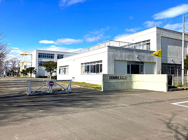 青葉小学校（約1,200m）