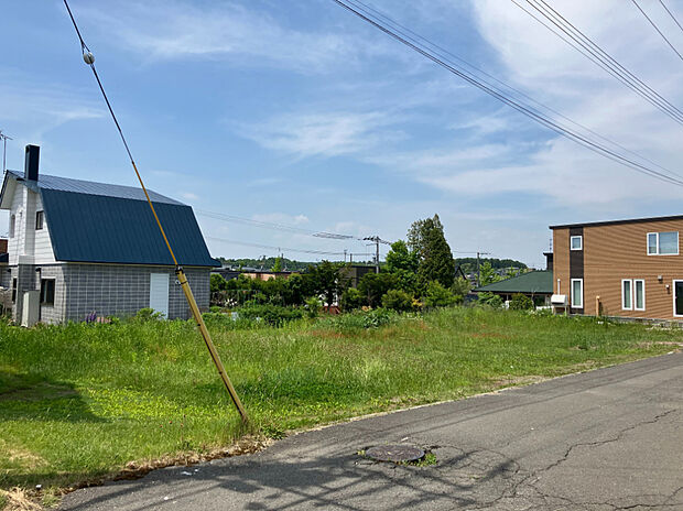 【【現地写真】】お引渡しは2025年9月頃です。お住まいが完成し建ち並ぶと、素敵な一画になりそうですね。
(2025年6月撮影)