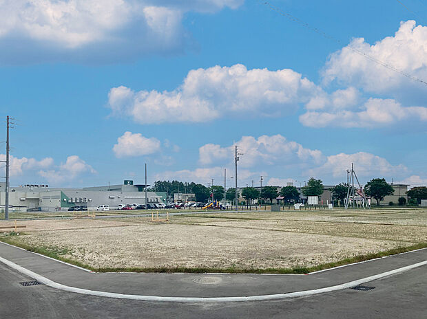 【【現地写真】】徒歩10分圏内にはスーパーやドラッグストアなどの買物施設が充実。暮らしやすさが整った大麻北町エリアです。
(2025年7月撮影）