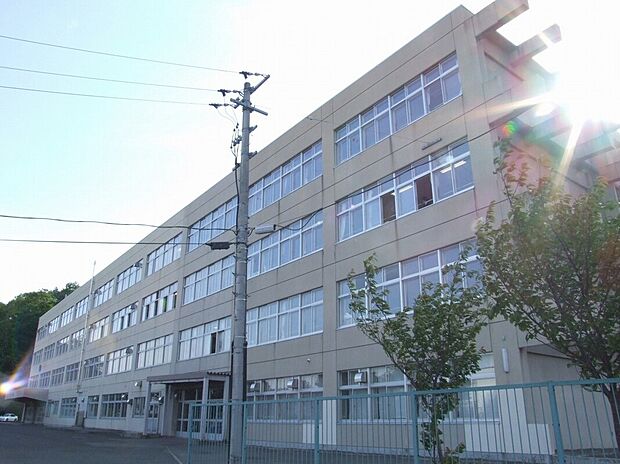 宮の丘中学校（約1,450m）