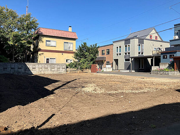 【【現地写真】】徒歩圏内には教育機関や買物施設が揃い住環境良好、子育て世帯にもおすすめの物件です。
（2025年12月撮影）