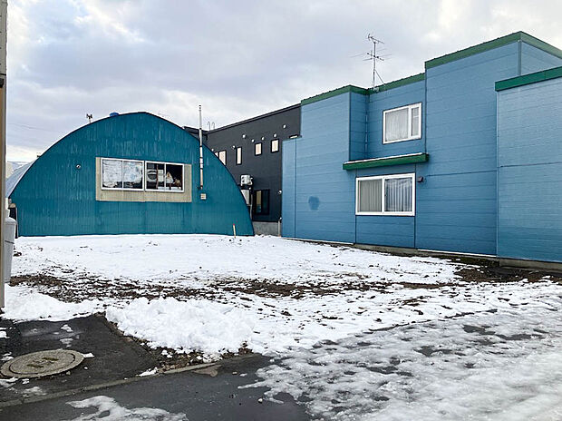 【【現地写真】】開放感がありながらも、外からの視線が気になりにくい2階リビング仕様。陽当り・風通しも良くなります。
(2025年12月撮影)