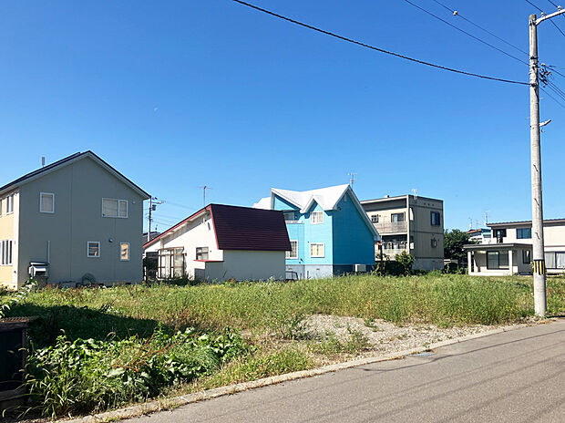 【【現地写真】】高い建物が少なく陽当り良好、開放感あふれる立地も魅力のポイント。暖かい陽光や通り抜ける風を感じられそうですね。
(2025年12月撮影)