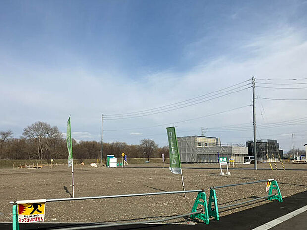 【【現地写真】】太陽光パネルを含む嬉しい設備が充実。使い勝手の良い収納や、こだわった照明など、住む人を考えた機能的なお住まいです。
（2025年12月撮影）