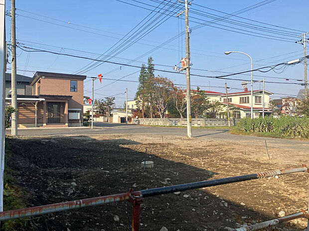 【【現地写真】】ゆとりあるリビングと居室、生活のしやすい水回りスペースで、どこにいても心からくつろげるお住まいです。
(2025年12月撮影)