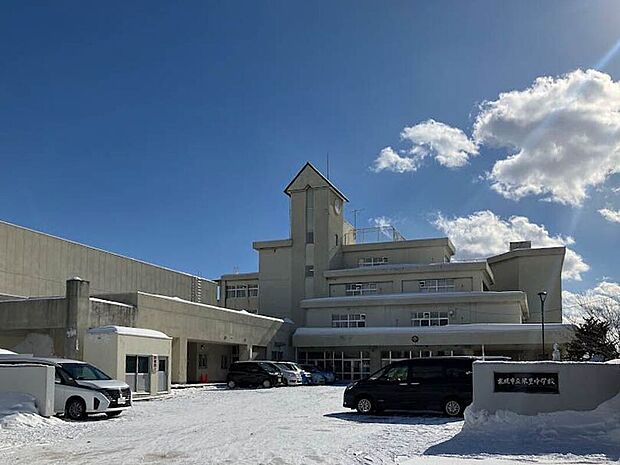 米里中学校（約1,810m）