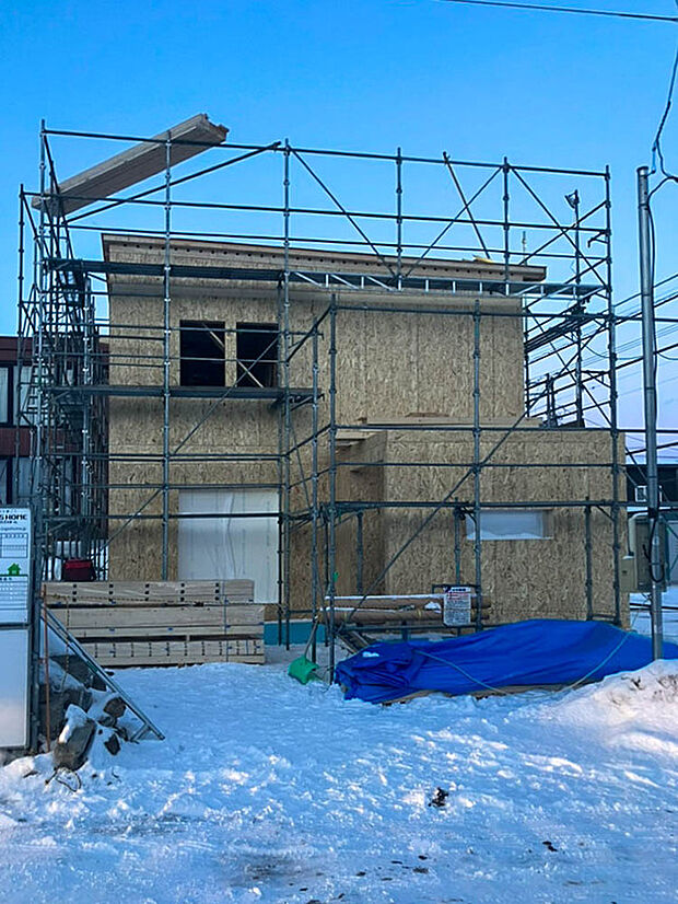 【【1号棟 現地写真】】「和光小学校」まで徒歩約1分！低学年のお子様も無理なく通学できる距離で、子育て世帯にもおすすめです。
（2026年3月撮影）