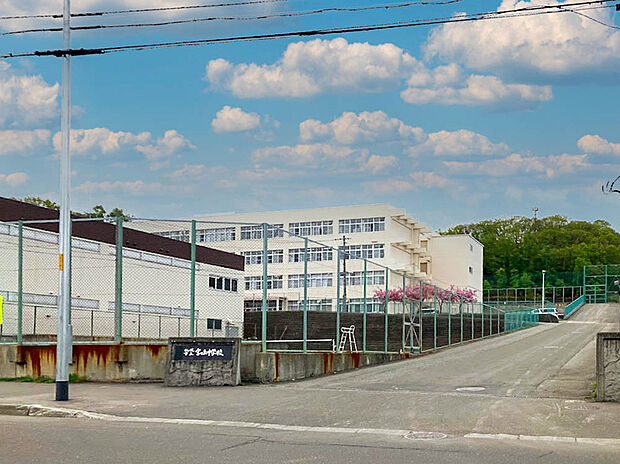 宮の丘中学校(約1,270m)