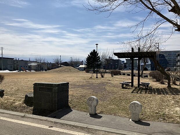 みどり公園(約190m)